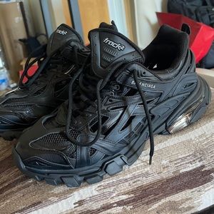 BALENIAGA MEN'S TRACK.2 SNEAKER IN BLACK